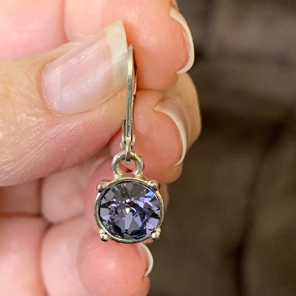 Elegant silver tone tanzanite colored simulant lever back earrings - Picture 4 of 11